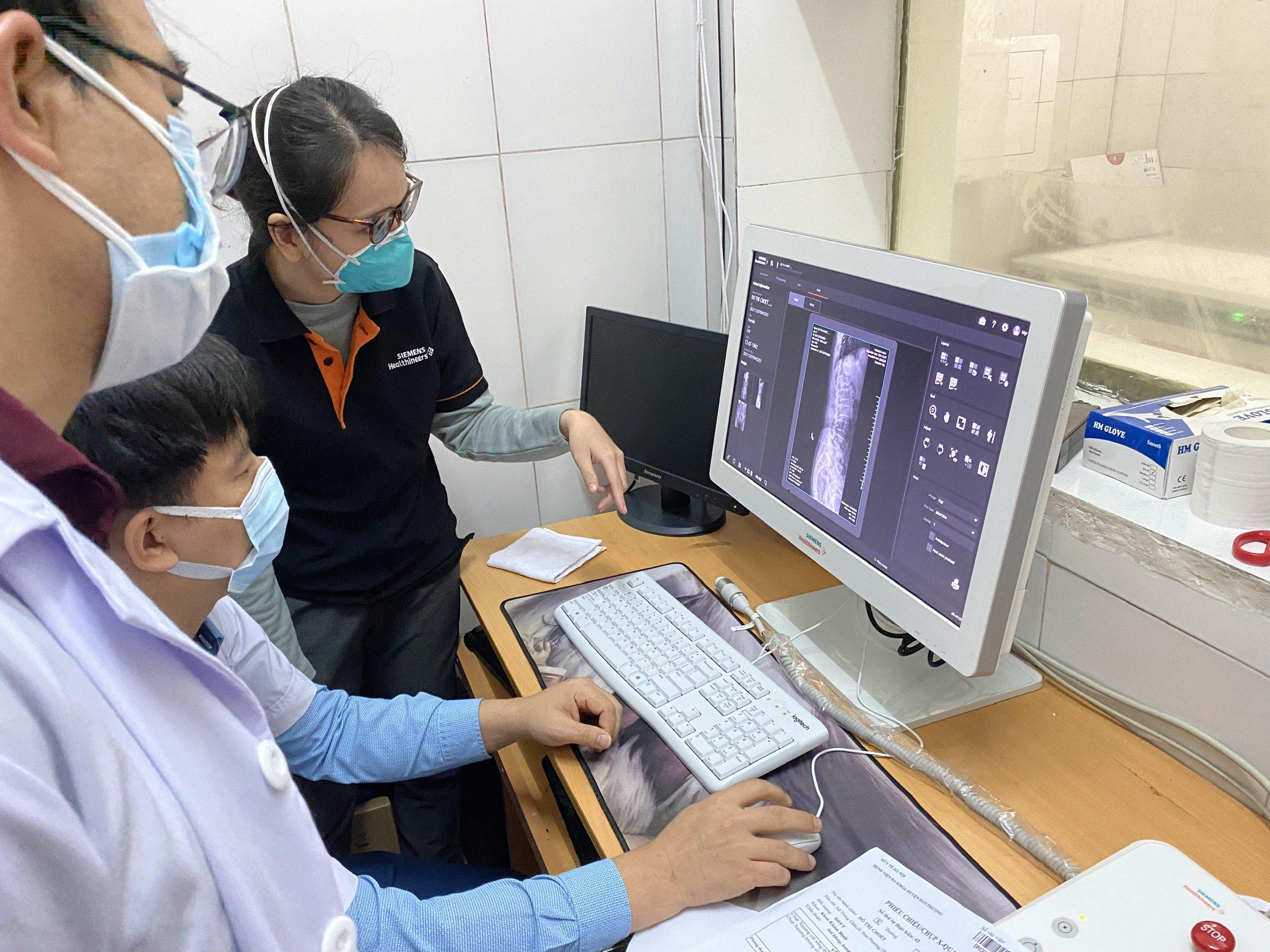Hoàn thành bàn giao, lắp đặt, chạy thử, hướng dẫn sử dụng máy X quang kỹ thuật số chụp tổng quát tại Bệnh viện Đa khoa huyện Đan Phượng
